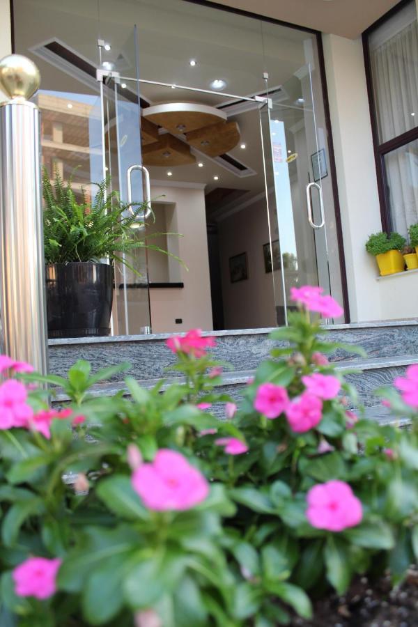 Hotel Villa Aljor Golem  Luaran gambar