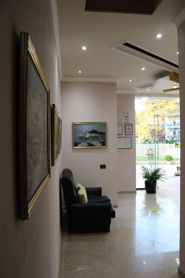 Hotel Villa Aljor Golem  Luaran gambar