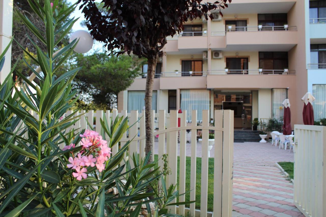 Hotel Villa Aljor Golem  Luaran gambar