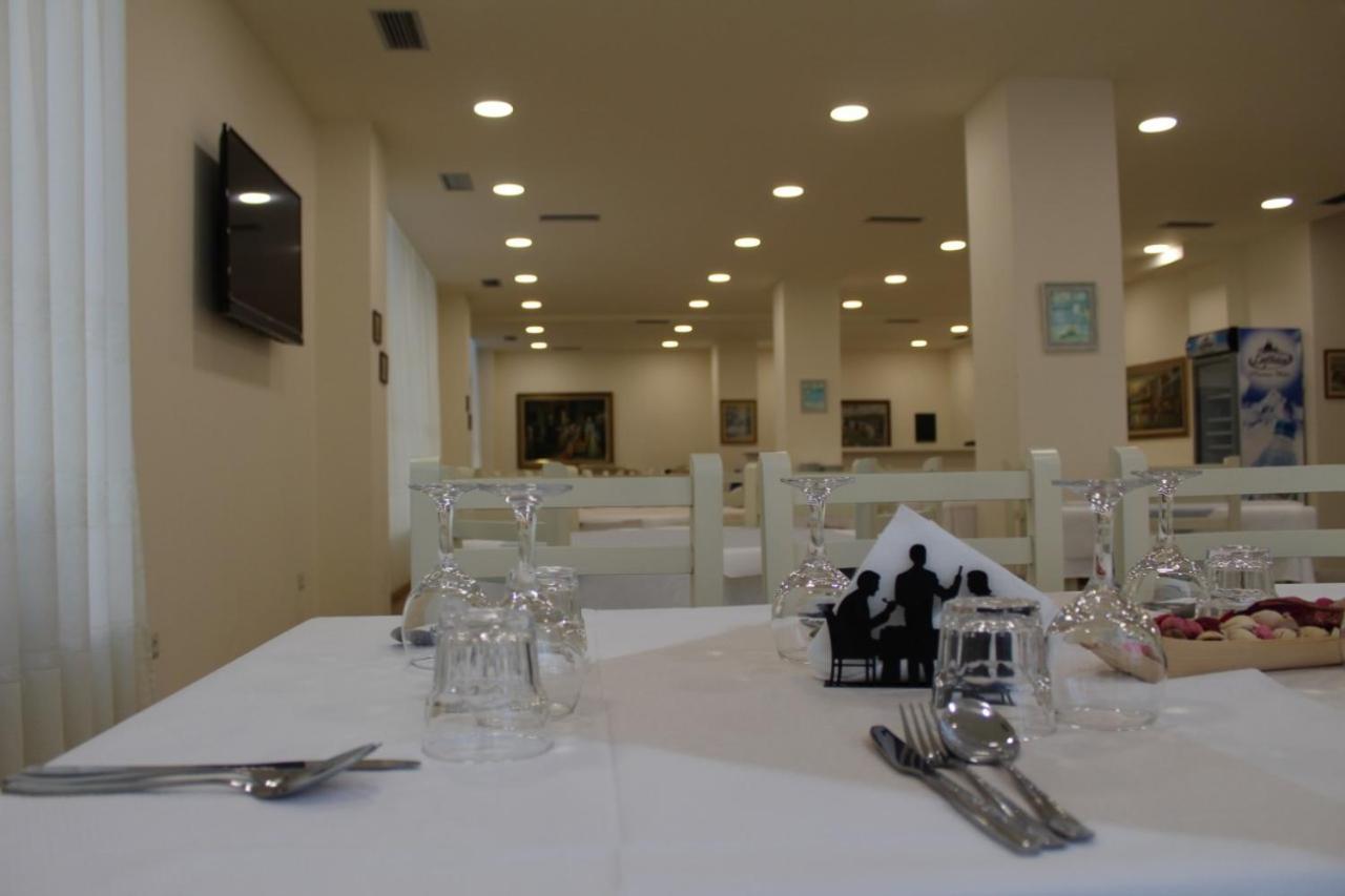 Hotel Villa Aljor Golem  Luaran gambar