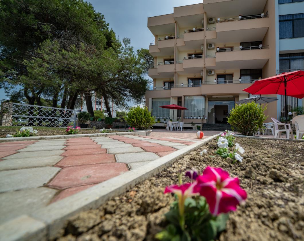 Hotel Villa Aljor Golem  Luaran gambar