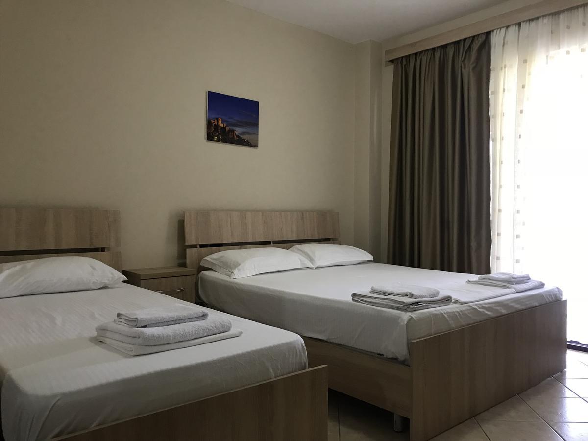 Hotel Villa Aljor Golem  Luaran gambar