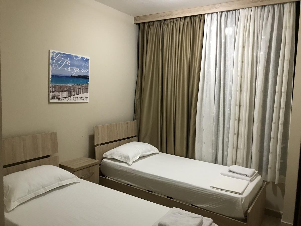 Hotel Villa Aljor Golem  Luaran gambar