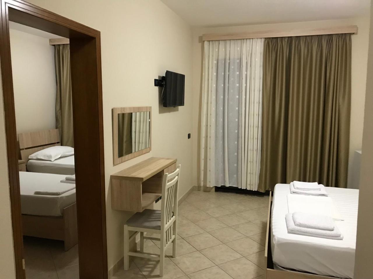 Hotel Villa Aljor Golem  Luaran gambar