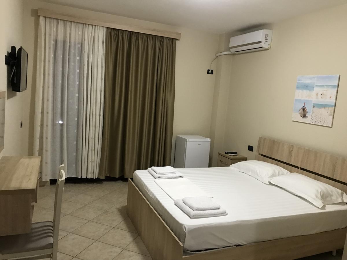 Hotel Villa Aljor Golem  Luaran gambar